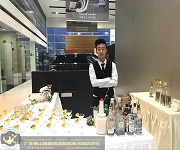 【佛山展翅調(diào)酒咖啡西點培訓(xùn)學(xué)校】2017年3月17日佛山慶豐路暢捷豹路虎4S店邀請韋杰花式調(diào)酒演出節(jié)目嘉賓！